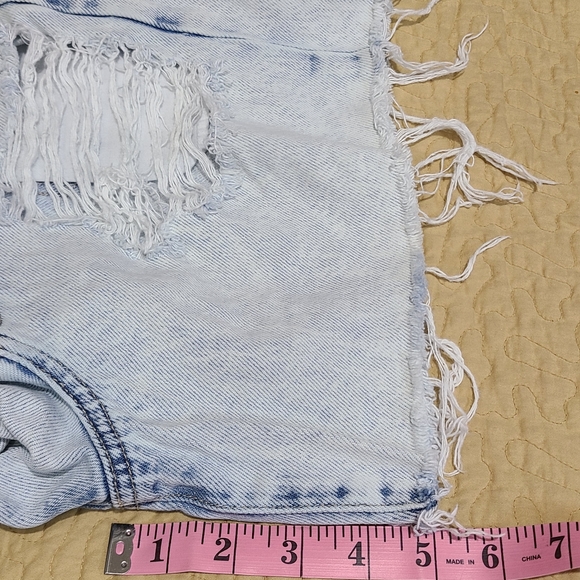 American Eagle distressed cut off shorts size 6 - Picture 6 of 6